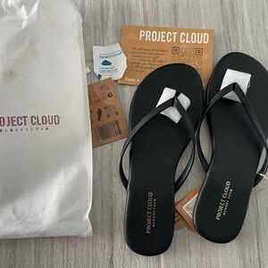 Project Cloud Black Women's flip flops